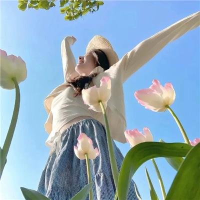 9顶假发的女孩